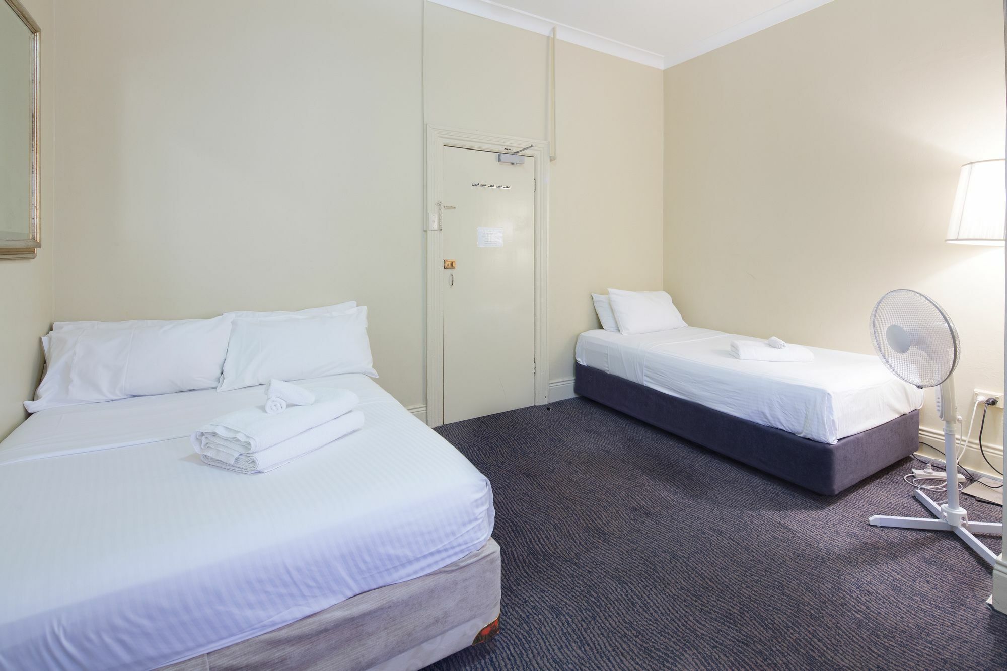 Neutral Bay Lodge Сидни Екстериор снимка